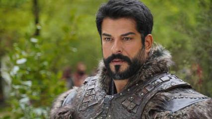 Burak &Ouml;z&ccedil;ivit, ezber bozacak diziyle d&ouml;n&uuml;yor! Ters k&ouml;şe yaptı
