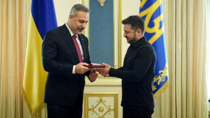 Ukrayna'dan T&uuml;rkiye'ye 'olağan&uuml;st&uuml;' &ouml;d&uuml;l! Zelenskiy, Bakan Fidan'a tevcih etti