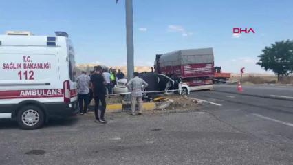 &Ccedil;ankırı'da feci kaza... Kamyon ile otomobil &ccedil;arpıştı: 3 &ouml;l&uuml;, 2 yaralı