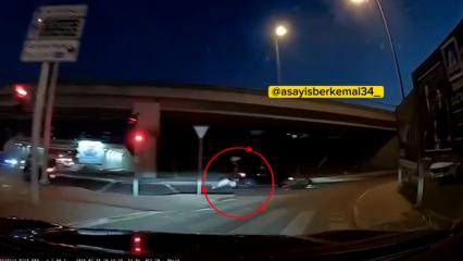 Sultanbeyli'de feci kaza: Motosikletli kadına &ccedil;arpıp b&ouml;yle ka&ccedil;tı