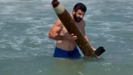Sinop sahilinde ş&uuml;pheli cisim! Vatandaş eliyle &ccedil;ıkarttı