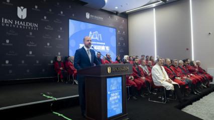İbn Haldun &Uuml;niversitesi'nde yeni akademik yıl heyecanı: "&Ccedil;ınar ekmeye &ccedil;alışıyoruz"