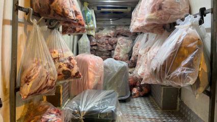 Sakarya'da kamyonetten &ccedil;ıkanlar pes dedirtti! 2,8 ton menşei belirsiz et ele ge&ccedil;irildi