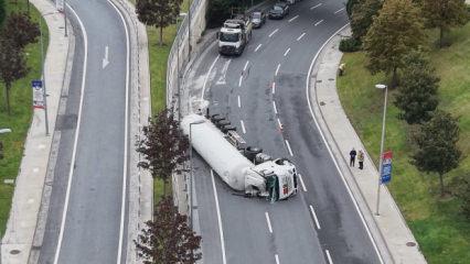 Bakırk&ouml;y'de LNG y&uuml;kl&uuml; tanker devrildi: Sızıntı nedeniyle yol kapatıldı