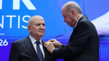 Kani Torun AK Parti'ye katıldı! Rozeti bizzat Erdoğan taktı!