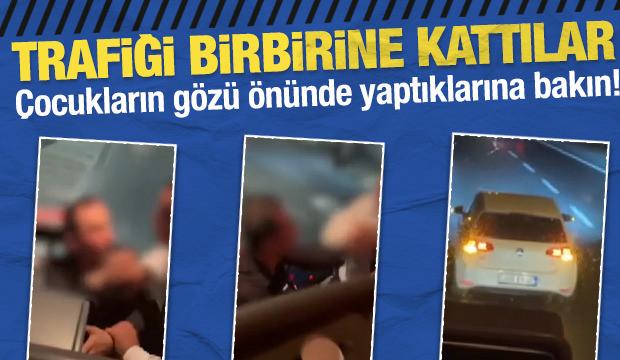 Sultangazi'de otobüs şoförü ile otomobil sürücüsünün kavgası kamerada