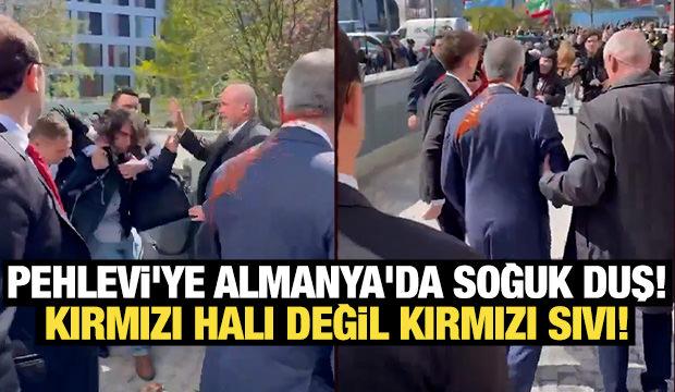 Rıza Pehlevi Berlin'de protestolarla karşılandı: Üzerine kırmızı sıvı atıldı!