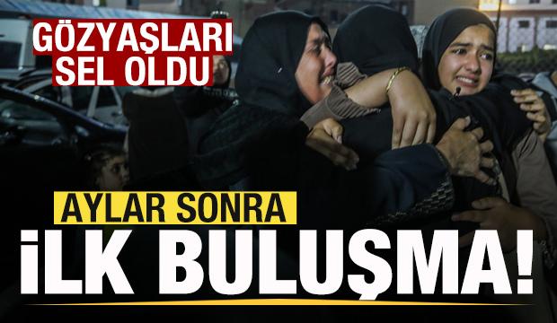 Refah Sınır Kapısı üzerinden Gazze'ye dönen bir grup Filistinli ailelerine kavuştu