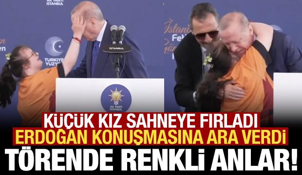 Down sendromlu k&uuml;&ccedil;&uuml;k kızdan sahnede Erdoğan'a sevgi g&ouml;sterisi! T&ouml;rene damga vurdu