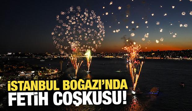 İstanbul boğazında g&ouml;rkemli fetih kutlaması! Vatandaşlar akın etti