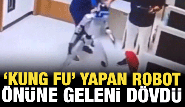  Endonezya'da 'Kung Fu' yapan insansı robot &ouml;n&uuml;ne geleni d&ouml;vd&uuml;
