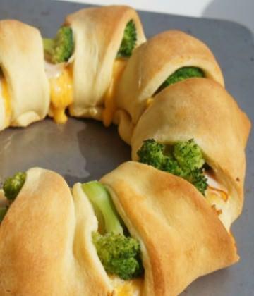 Brokolili tavuklu milföy sarma