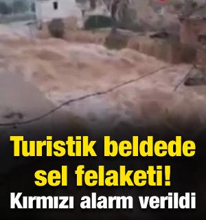 Pop&uuml;ler tatil beldesinde sel felaketi! 'Kırmızı alarm' verildi