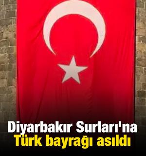 Diyarbakır Surları'na Türk bayrağı asıldı