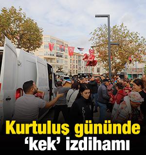 Kurtuluş gününde 'kek' izdihamı