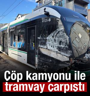 Tramvay ile çöp kamyonu çarpıştı: 3 yaralı