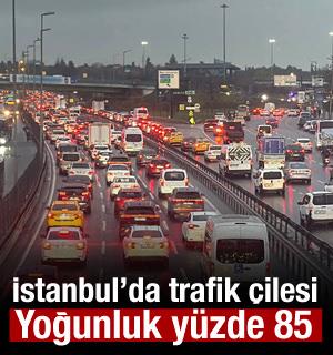 İstanbul'da akşam saatlerinde trafik yoğunluğu y&uuml;zde 85'e y&uuml;kseldi