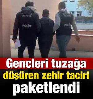 İzmir&rsquo;de gen&ccedil;leri tuzağa d&uuml;ş&uuml;ren zehir taciri paketlendi