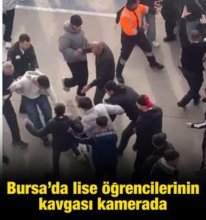 Karne alan lise &ouml;ğrencilerinin AVM otoparkındaki kavgası kamerada