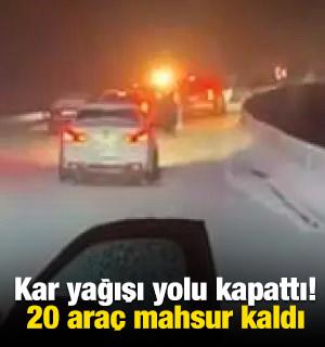 Kar yağışı yolu kapattı! 20 ara&ccedil; mahsur kaldı