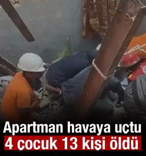Pakistan'da apartman havaya u&ccedil;tu: 13 &ouml;l&uuml;