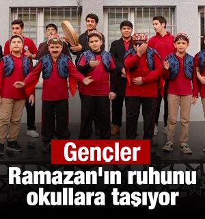 Gen&ccedil;ler Ramazan'ın ruhunu okullara taşıyor