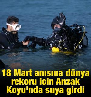 Profesyonel dalgı&ccedil;, 18 Mart anısına d&uuml;nya rekoru i&ccedil;in Anzak Koyu'nda suya girdi