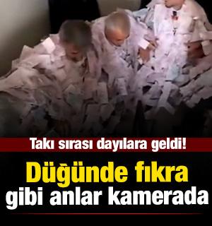Takı t&ouml;reninde yer kalmadı! Gelin ve damat dolup taşınca. Dayılar nasibini aldı