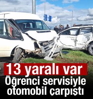 Korkun&ccedil; kaza! &Ouml;ğrenci servis minib&uuml;s&uuml; ile otomobil &ccedil;arpıştı: 13 yaralı