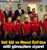 Vali G&uuml;l ve Mesut &Ouml;zil'den milli g&uuml;reş&ccedil;ilere ziyaret