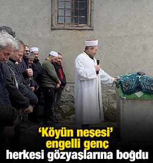 K&ouml;y&uuml;n neşesiydi! İmam ayakta durmakta g&uuml;&ccedil;l&uuml;k &ccedil;ekti