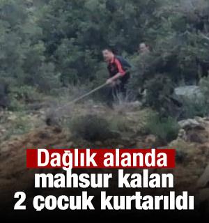 Dağlık alanda mahsur kalan 2 &ccedil;ocuk kurtarıldı