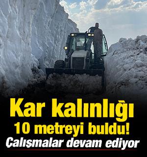 Kar kalınlığı 10 metreyi buldu! Kentte &ccedil;alışmalar devam ediyor 