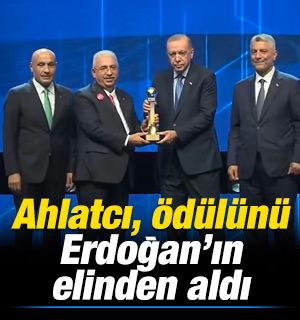 Kuyumculuk sekt&ouml;r&uuml; ihracat şampiyonu Ahlatcı, &ouml;d&uuml;l&uuml; Cumhurbaşkanı Erdoğan&rsquo;ın elinden aldı