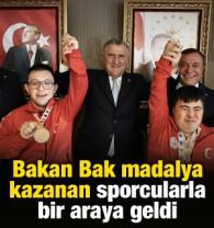 Bakan Bak, madalya kazanan &ouml;zel sporcularla bir araya geldi