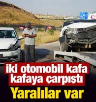 İki otomobil kafa kafaya &ccedil;arpıştı: Yaralılar var
