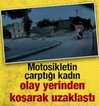 Adana'da motosikletin &ccedil;arptığı kadın, ayağa kalkıp koşarak uzaklaştı