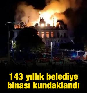 Fransa'da belediye binası kundaklandı