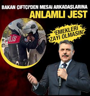 Bakan &Ccedil;ift&ccedil;i KPSS sınavına ge&ccedil; kalan adaylara yardımcı olan polislere teşekk&uuml;r etti
