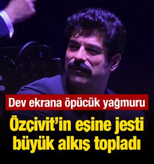 Dev ekrana &ouml;p&uuml;c&uuml;k yağmuru! &Ouml;z&ccedil;ivit'in eşine jesti b&uuml;y&uuml;k alkış topladı
